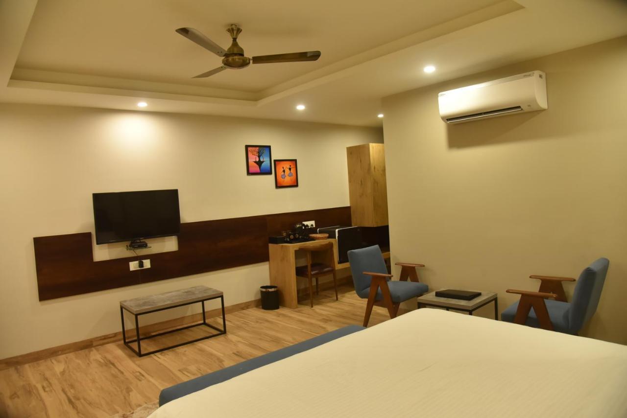 The Oaks Comforts Hubli Exterior photo
